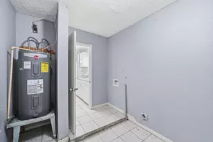 8146 Panay Dr, Houston, TX 77033 - Photo 25