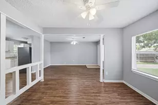 8146 Panay Dr, Houston, TX 77033 - Photo 9