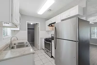 8146 Panay Drive, Houston, TX 77033 - Photo 13