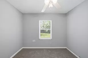 8146 Panay Dr, Houston, TX 77033 - Photo 21