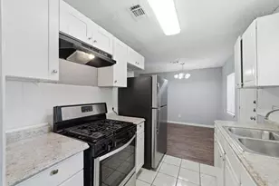 8146 Panay Dr, Houston, TX 77033 - Photo 15