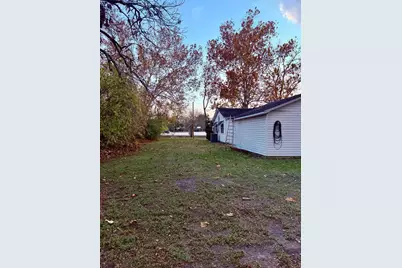 700 E Wallisville Road, Highlands, TX 77562 - Photo 5
