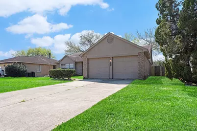 1826 Pilgrims Point Drive, Friendswood, TX 77546 - Photo 3