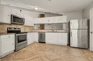 1826 Pilgrims Point Dr, Friendswood, TX 77546 - Photo 9