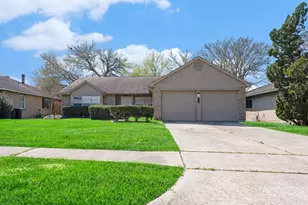 1826 Pilgrims Point Dr, Friendswood, TX 77546 - Photo 1