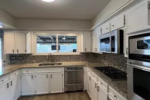 2417 Colleen Dr, Pearland, TX 77581 - Photo 9