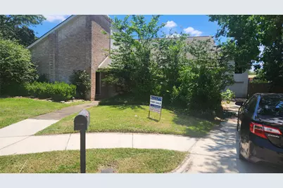 2127 Manor Green Drive, Houston, TX 77077 - Photo 3