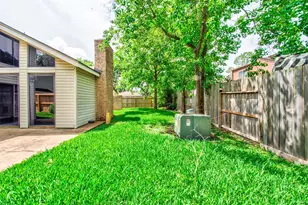 8022 La Brea Dr, Houston, TX 77083 - Photo 9