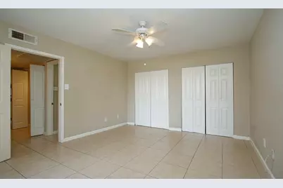 2822 S Bartell Drive #6, Houston, TX 77054 - Photo 13