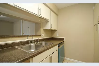 2822 S Bartell Drive #6, Houston, TX 77054 - Photo 11