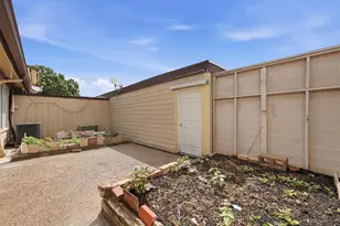 10331 Huntington Pl Dr, Houston, TX 77099 - Photo 23