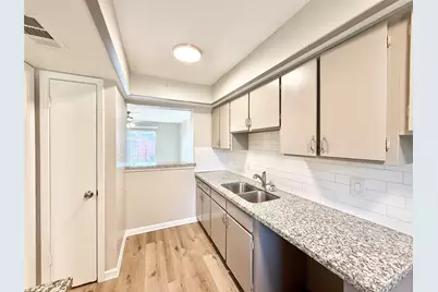 7980 Grove Ridge Drive, Houston, TX 77061 - Photo 7