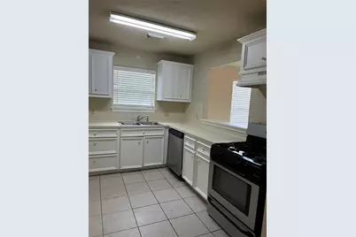 321 B Holiday Street, Tomball, TX 77375 - Photo 3