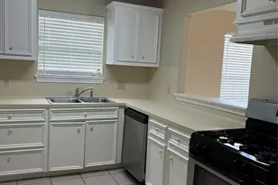 321 B Holiday St, Tomball, TX 77375 - Photo 3