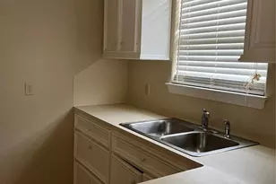 321 B Holiday St, Tomball, TX 77375 - Photo 7