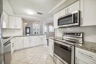 14236 Misty Meadow Ln, Houston, TX 77079 - Photo 3