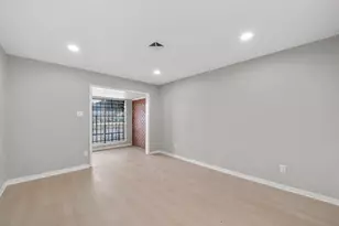 9347 Clearway Dr, Houston, TX 77033 - Photo 5