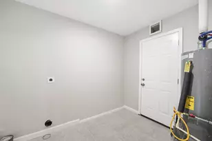 9347 Clearway Dr, Houston, TX 77033 - Photo 15