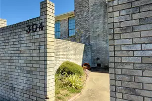 304 E Calhoun St, El Campo, TX 77437 - Photo 13
