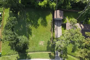 10417 Peachtree St, Houston, TX 77016 - Photo 1