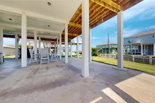 942 Kent, Crystal Beach, TX 77650 - Photo 15