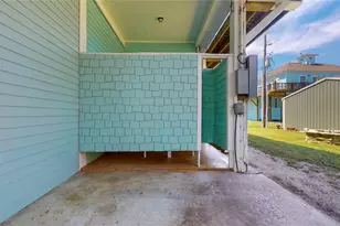 942 Kent, Crystal Beach, TX 77650 - Photo 13