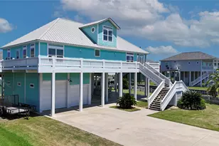 942 Kent, Crystal Beach, TX 77650 - Photo 3