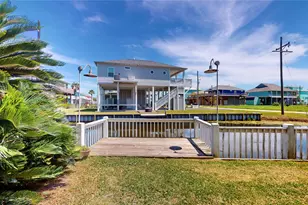 942 Kent, Crystal Beach, TX 77650 - Photo 9