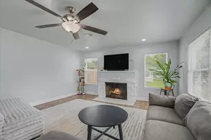 212 Lakewood Dr, Baytown, TX 77520 - Photo 7