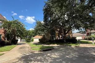 8230 Falling Water Ct, Sugar Land, TX 77478 - Photo 3