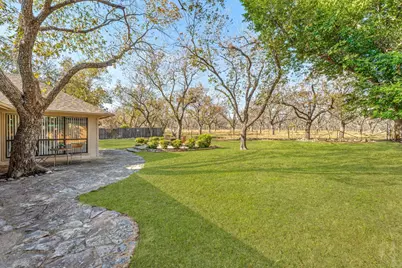 9617 Ravenswood Road, Granbury, TX 76049 - Photo 29