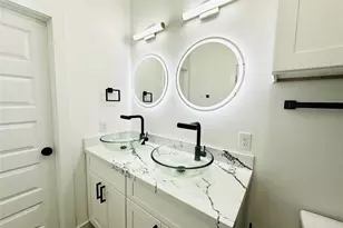 610 E 41st St, Houston, TX 77022 - Photo 11