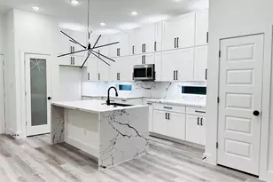 610 E 41st St, Houston, TX 77022 - Photo 9