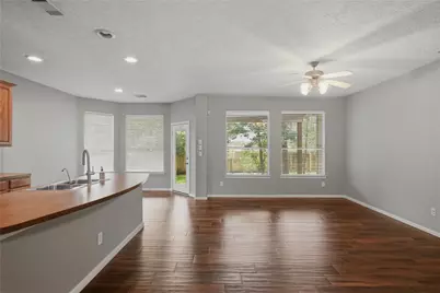 70 N Spinning Wheel Circle, The Woodlands, TX 77382 - Photo 5