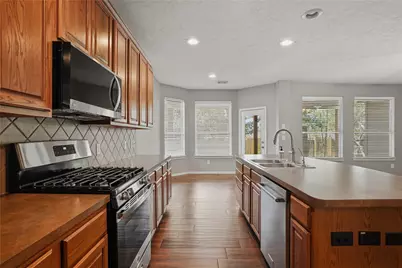 70 N Spinning Wheel Circle, The Woodlands, TX 77382 - Photo 7
