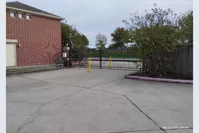 5941 South Loop E #104, Houston, TX 77033 - Photo 3