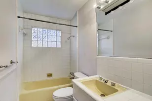 5615 Arboles Dr, Houston, TX 77035 - Photo 3