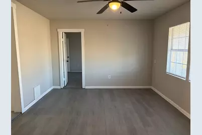 5406 Lyndhurst Drive, Houston, TX 77033 - Photo 7