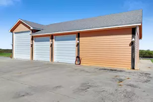 1332 Van Sant, Gilchrist, TX 77617 - Photo 9