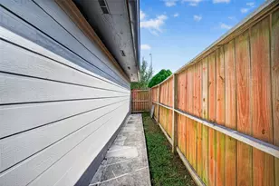 1019 Creager St, Houston, TX 77034 - Photo 25