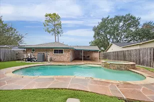 13626 Greenridge Dr, Sugar Land, TX 77498 - Photo 23