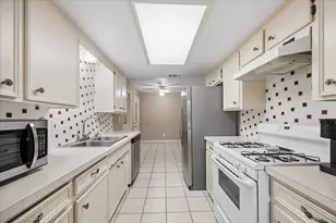 13626 Greenridge Dr, Sugar Land, TX 77498 - Photo 3
