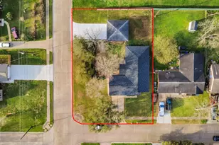 101 Talisman St, Lake Jackson, TX 77566 - Photo 3