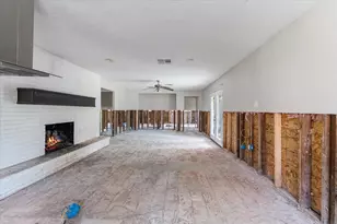 906 Brook Forest Ct, Conroe, TX 77385 - Photo 9