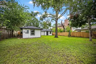 4626 Holly St, Bellaire, TX 77401 - Photo 29