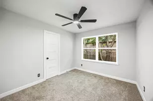 4626 Holly St, Bellaire, TX 77401 - Photo 23