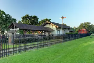 715 Bayshore Dr, La Porte, TX 77571 - Photo 29