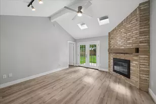 17 Oldstream Ct, The Woodlands, TX 77381 - Photo 7