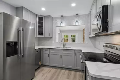 17 Oldstream Court, The Woodlands, TX 77381 - Photo 3