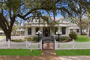 705 College St, Montgomery, TX 77356 - Photo 5